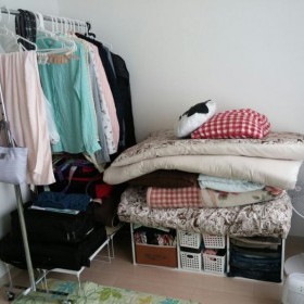 捨てられないが片付けるスペースもない 部屋がどんどん狭くなる