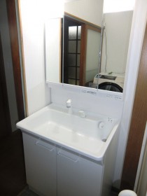 収納力のある今時の洗面台に交換したい！同時にクロス貼替えて！