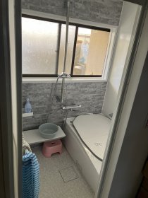 ご高齢の方でも安心して入れる浴室（西条市）