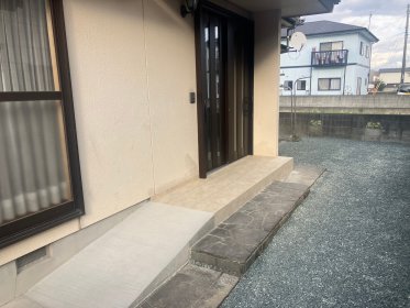 意匠性も機能性もアップした玄関廻り（西条市）