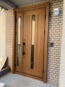 たった1日で完了！おしゃれな玄関ドアに取り替え！（西条市）