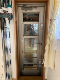 鍵をかけたまま換気ができる勝手口（四国中央市）