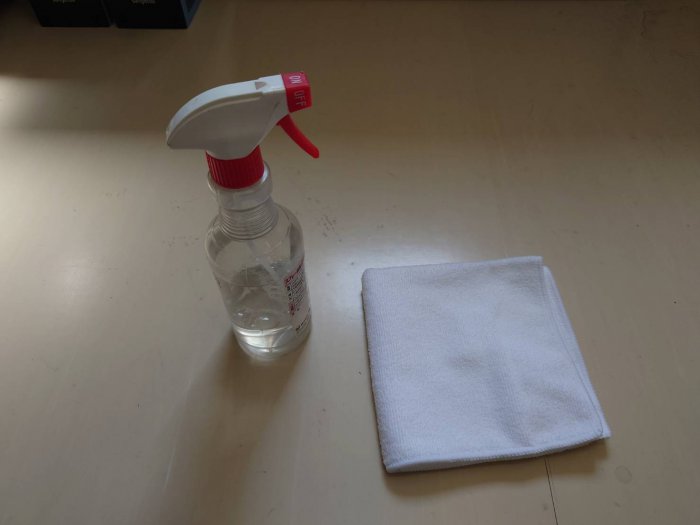 雑巾とアルカリ性洗剤