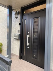 玄関ドア取替他／田原市田原町