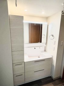 昭島市Ｓ様邸　広々収納で朝の支度も快適な洗面化粧