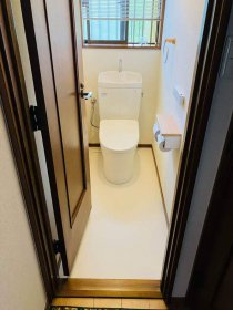 着座センサーで自動に快適、清潔なトイレに　八王子市K様邸