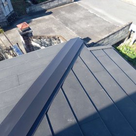 【上里町　屋根板金リフォーム】湿気の心配から解放！