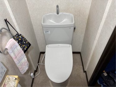 【美里町　トイレリフォーム】キレイな色で気に入っています