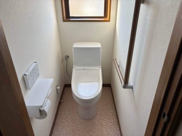 【神川町　トイレリフォーム】手すりがついて将来的にも安心！