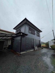 【上里町　外壁塗装リフォーム】洗練された暗色に輝く外壁