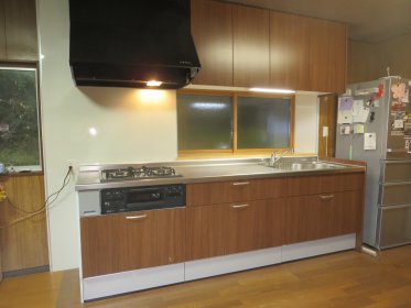 「継ぎ目なしでお掃除らく」富加キッチンリフォーム
