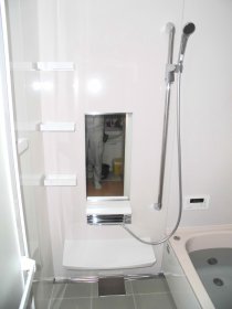 サッシを縮小し暖かお風呂へ！浴室リフォーム｜岩手県釜石市