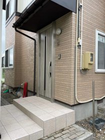 寒さが大幅に軽減！玄関ドア交換リフォーム｜岩手県北上市