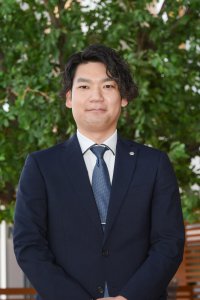 井上　佳太