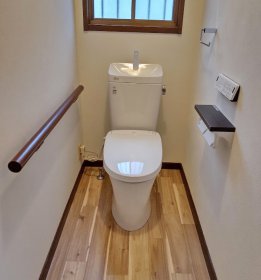 高知市　トイレリフォーム（土台はり替え込）