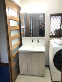 三面鏡で収納たくさん！洗面室リフォーム|磐田市
