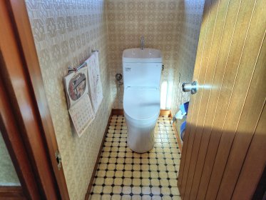 老朽化した1階便器交換｜磐田市