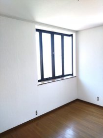 洋間をリフレッシュ！壁・天井クロス貼替工事｜浜松市