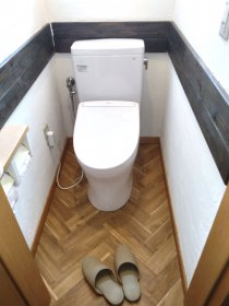 床も一新して、清潔感あふれるトイレ空間に|浜松市天竜区
