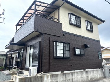 軒天や雨戸も塗装！外壁塗装工事｜浜松市浜名区
