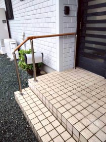 あるだけで安心する♪玄関ポーチ手すり設置工事｜磐田市
