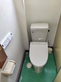 工場内のトイレ交換工事｜浜松市浜名区