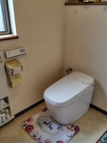 見た目スッキリ！タンクレストイレに交換｜浜松市浜名区