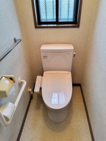 床も壁もピカピカに！トイレの内装セットリフォーム｜浜松市