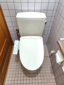 グリス漏れが気になって困った…便器交換｜浜松市浜名区