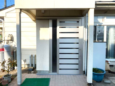 開き戸から引戸に変更！玄関ドア交換/泉崎村