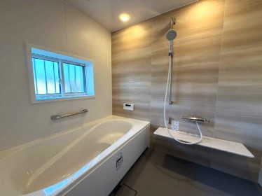 ご兄弟で贈る安心のバスタイム。最新のLIXIL「リデア」へ