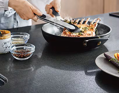 美しさと強さを兼ね備えたセラミックトップ