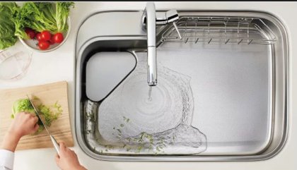 水でゴミを流しながらキレイにする流レールシンク