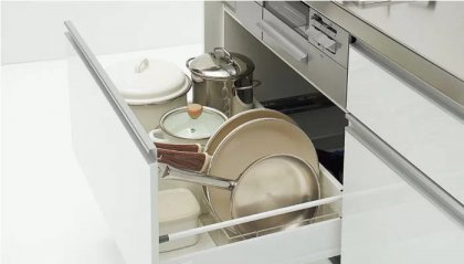 たっぷり収納で料理も片付けも快適