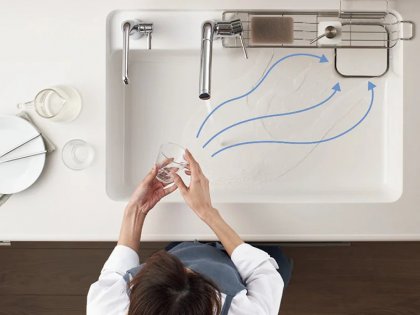 すべり台シンクでゴミも水も流れやすい