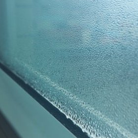 窓の結露がひどくて悩んでいる