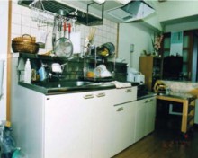 物が溢れお客様を招くのが恥ずかしいキッチン・ダイニング