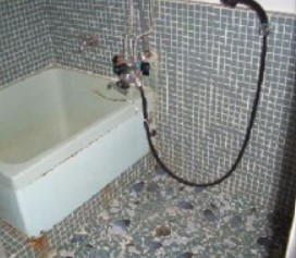 おじいさんがお風呂で滑って怪我をしないか心配