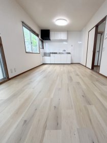 キッチン交換、クロス張替えリフォーム工事