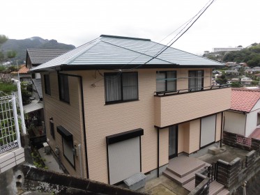 佐世保市　屋根・外壁塗装　温かみのある色合いにチェンジ！！
